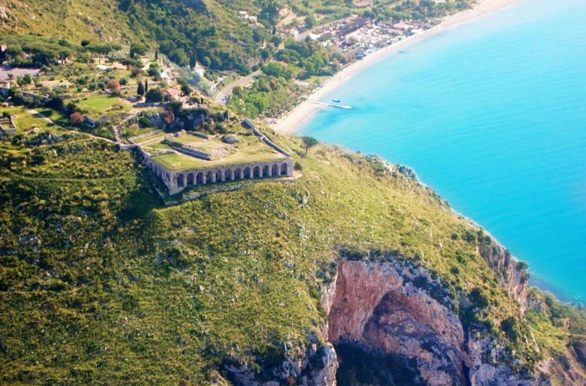 Incantevole Attico 1Minuto Dal Mare Wifi Netflix Terracina Zewnętrze zdjęcie
